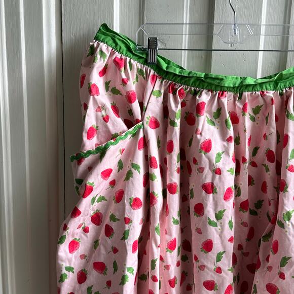 Unique Vintage Strawberry Skater Skirt Pink Green - Size 4X - Picture 3 of 8